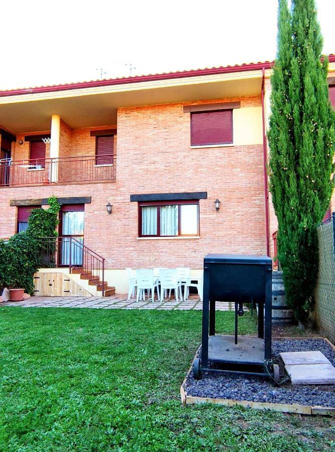 Ferienhaus für 8 Personen, mit Garten und Whirlpool sowie Pool - 1