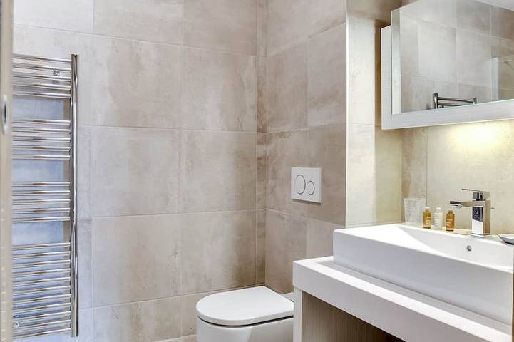 Entire apartment, Contemporary T3 with Balcony and Parking in Courchevel in Saint-Bon-Tarentaise, Massif de la Vanoise
