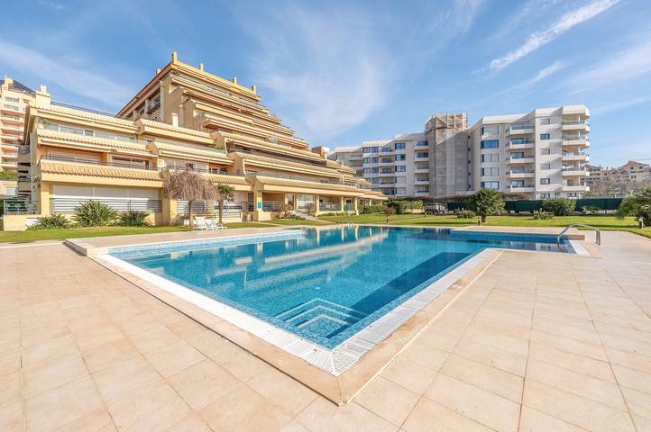 Apartamento de férias para 4 pessoas, com jardim e varanda e ainda piscina na Costa de Estoril