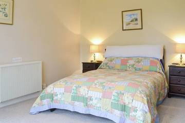 Log Cabin for 4 People in Loch Lomond, West Dunbartonshire, Photo 1