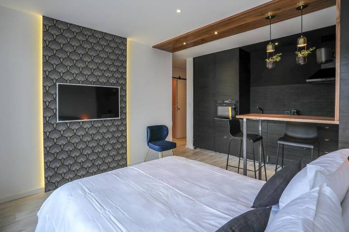 Gîte pour 2 personnes, avec balcon, animaux acceptés dans Gare d'Annecy - 2