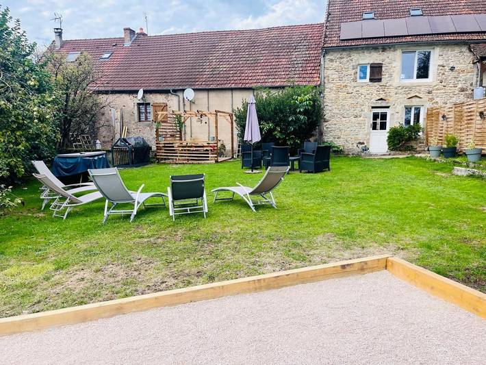Gîte pour 6 personnes, avec jardin, animaux acceptés à Saisy