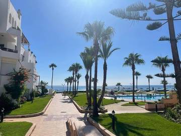 Gîte pour 6 personnes, avec vue et jardin ainsi que piscine et bassin pour enfant dans Restinga Smir