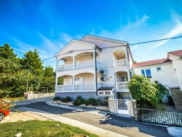 Ferienwohnung für 4 Personen, mit Balkon in Starigrad