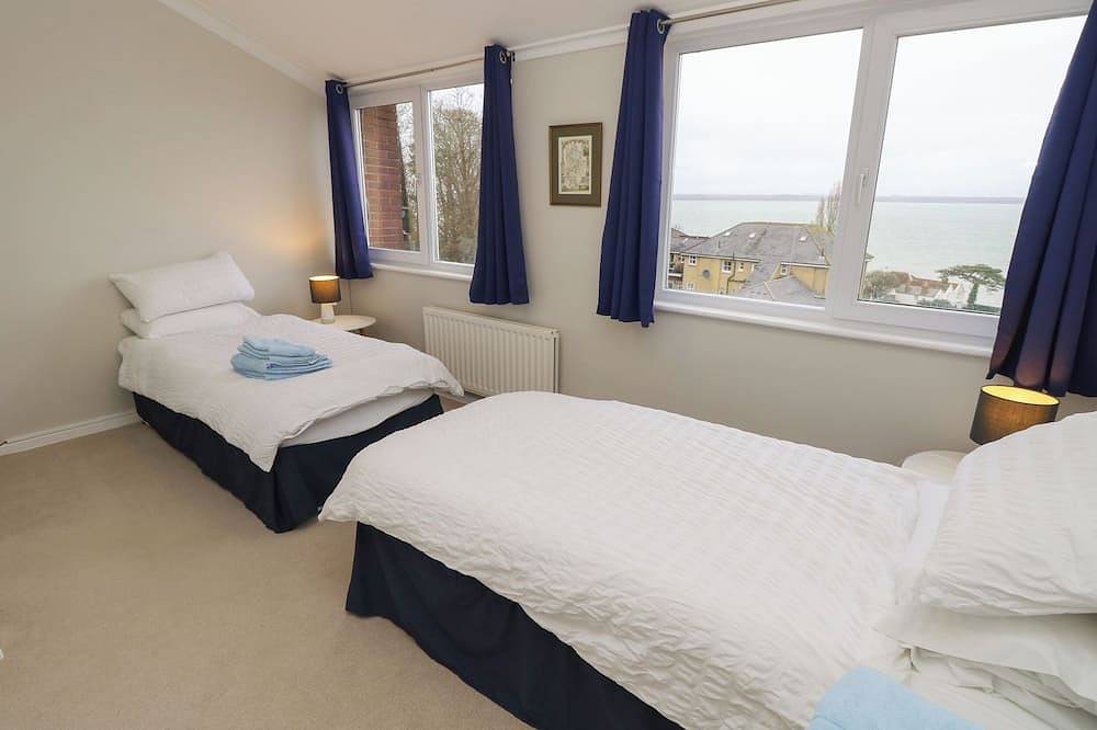 High Tide, family friendly, country holiday cottage in Cowes in Cowes, Isle of Wight