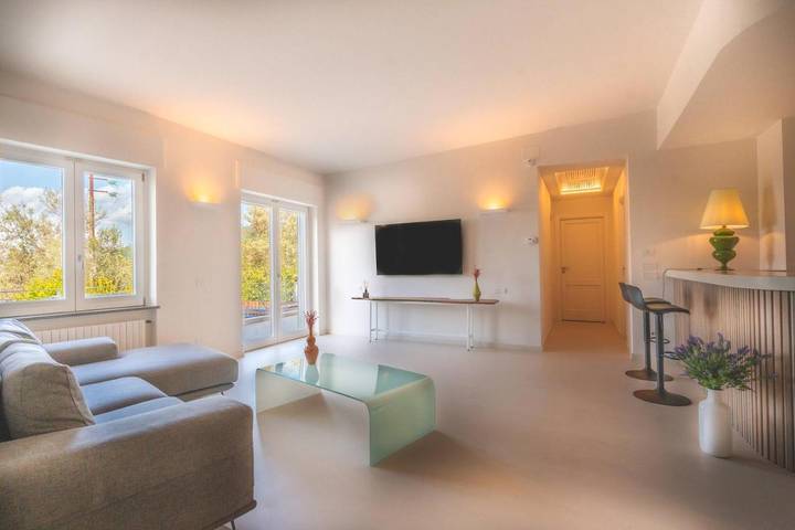 Chalet para 10 personas, con piscina además de terraza y jardín - 1