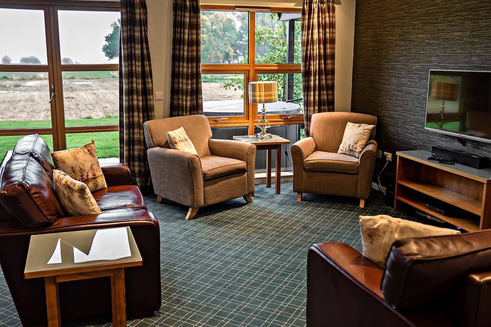 Luxury chalet with hot tub and loch views in Loch Lomond, Stirling und Umgebung