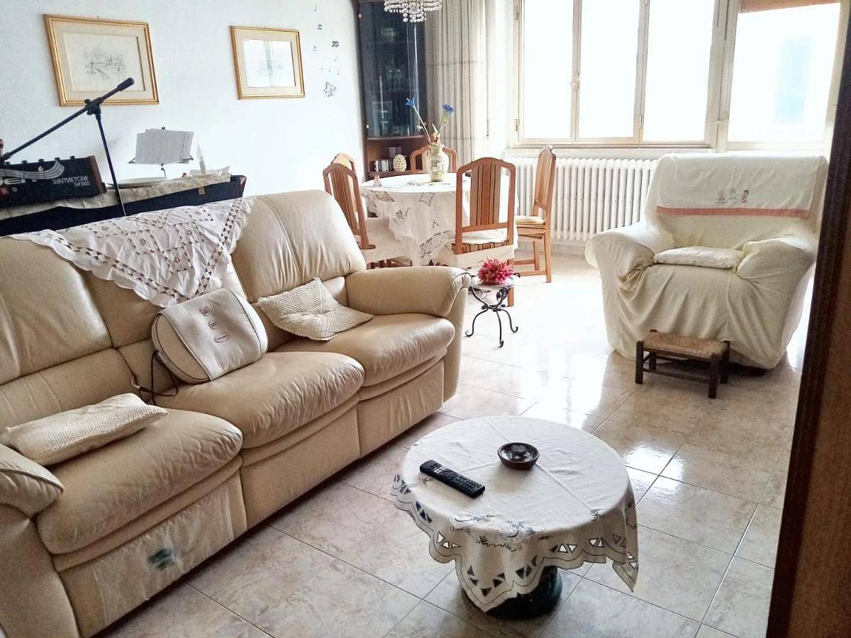 Appartement entier, Four-Bedroom Apartment in Castel di Ieri, Parc Naturel Régional Sirente-Velino