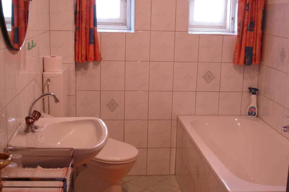 Ferienwohnung mit Schwedenofen und großer Terrasse in Schmirn, Innsbruck Land