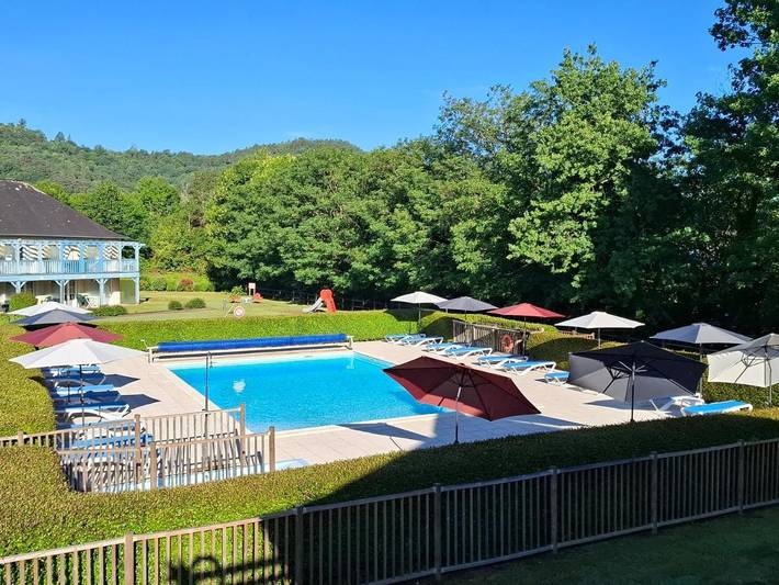 Gîte pour 4 personnes, avec piscine ainsi que vue et jardin à Argentat - 2