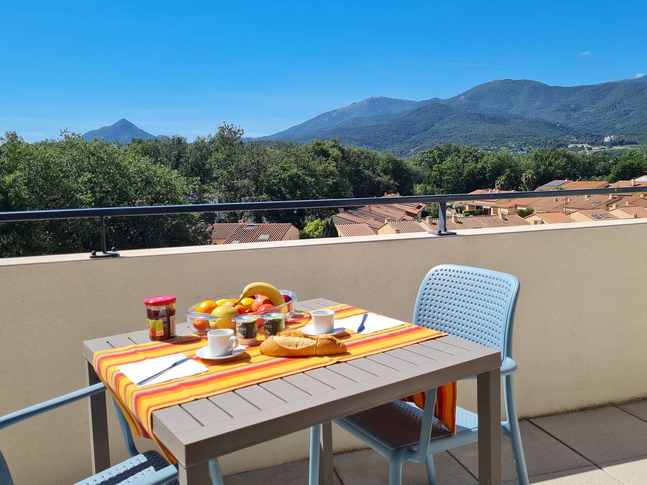 Appartamento intero, T3 Apartment with Large Terrace and View of the Albères in La Côte Vermeille, Argelès-sur-Mer