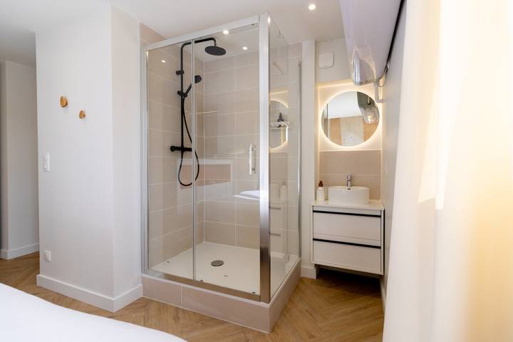 Entire apartment, L'Instant Caennais - Studio avec baignoire balnéo in Caen, Caen region