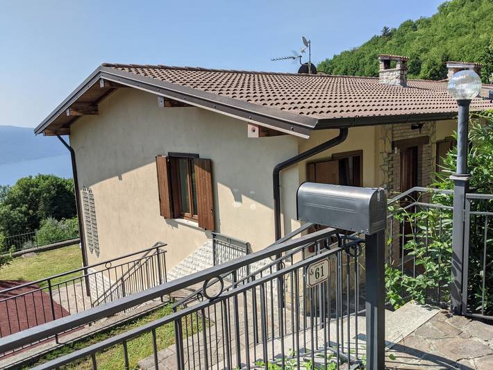 Ferienhaus für 6 Personen, mit Balkon und Balkon/Terrasse sowie Terrasse und Garten in Tignale