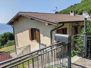 Ferienhaus für 6 Personen, mit Pool und Meerblick sowie Garten und Balkon in Gardasee-Lombardei