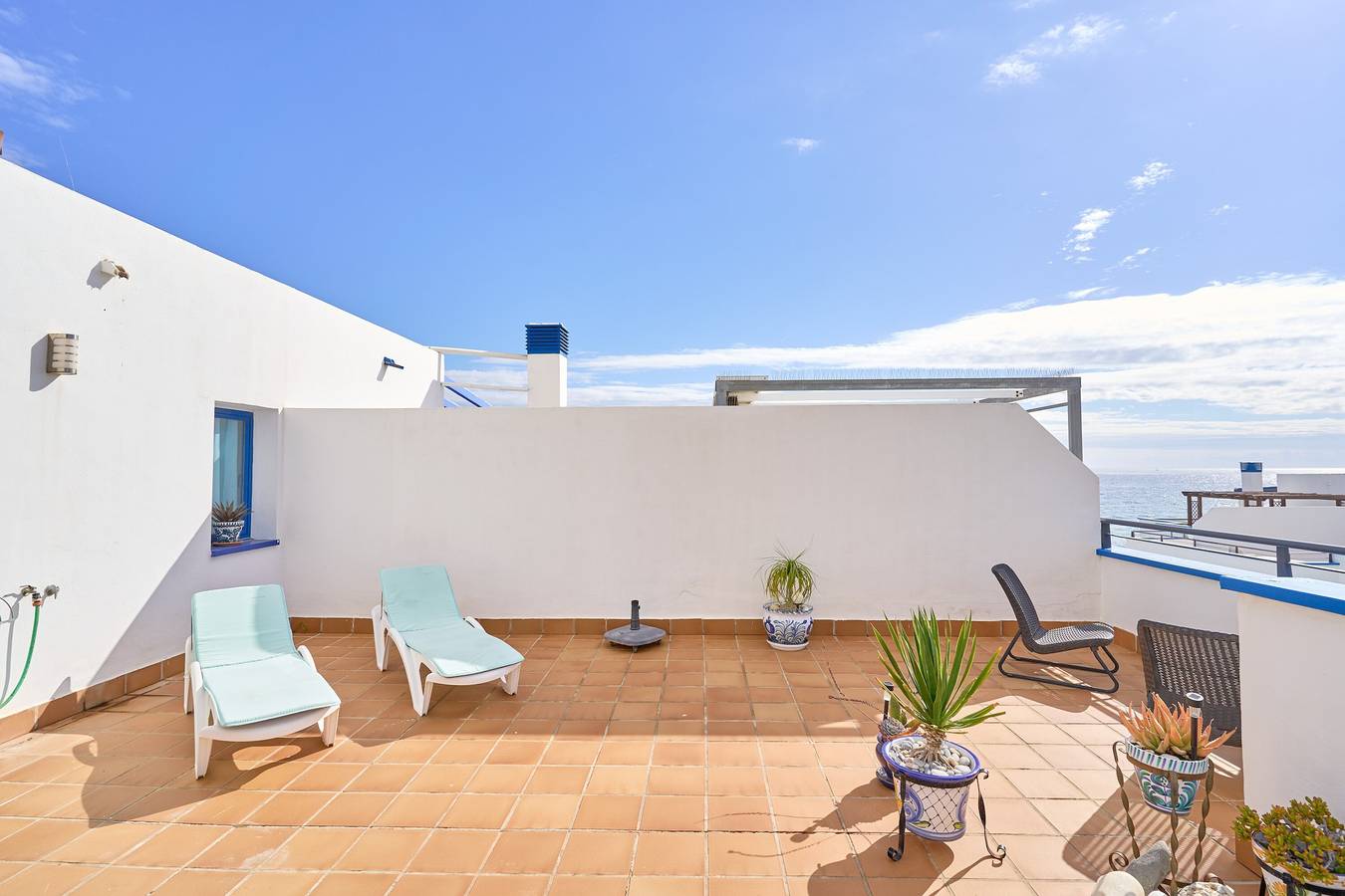 Geheel appartement, Penthouse aan het Strand met terras en Wi-Fi in Torrox Costa, Torrox
