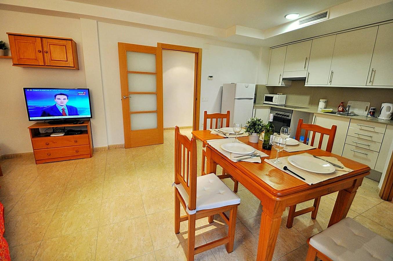 Entire apartment, Apartment Acacias, 250m from the beach, terrace, wi-fi in Central Lloret de Mar, Lloret de Mar
