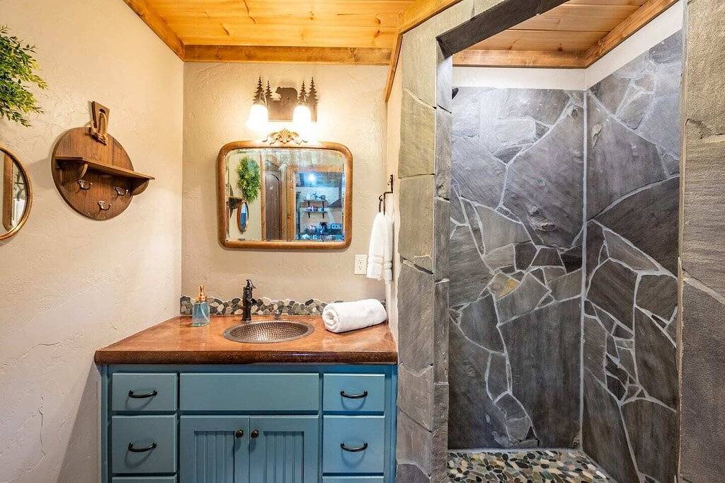 Stunning Bear Den Cabin in Broken Bow, Broken Bow Lake