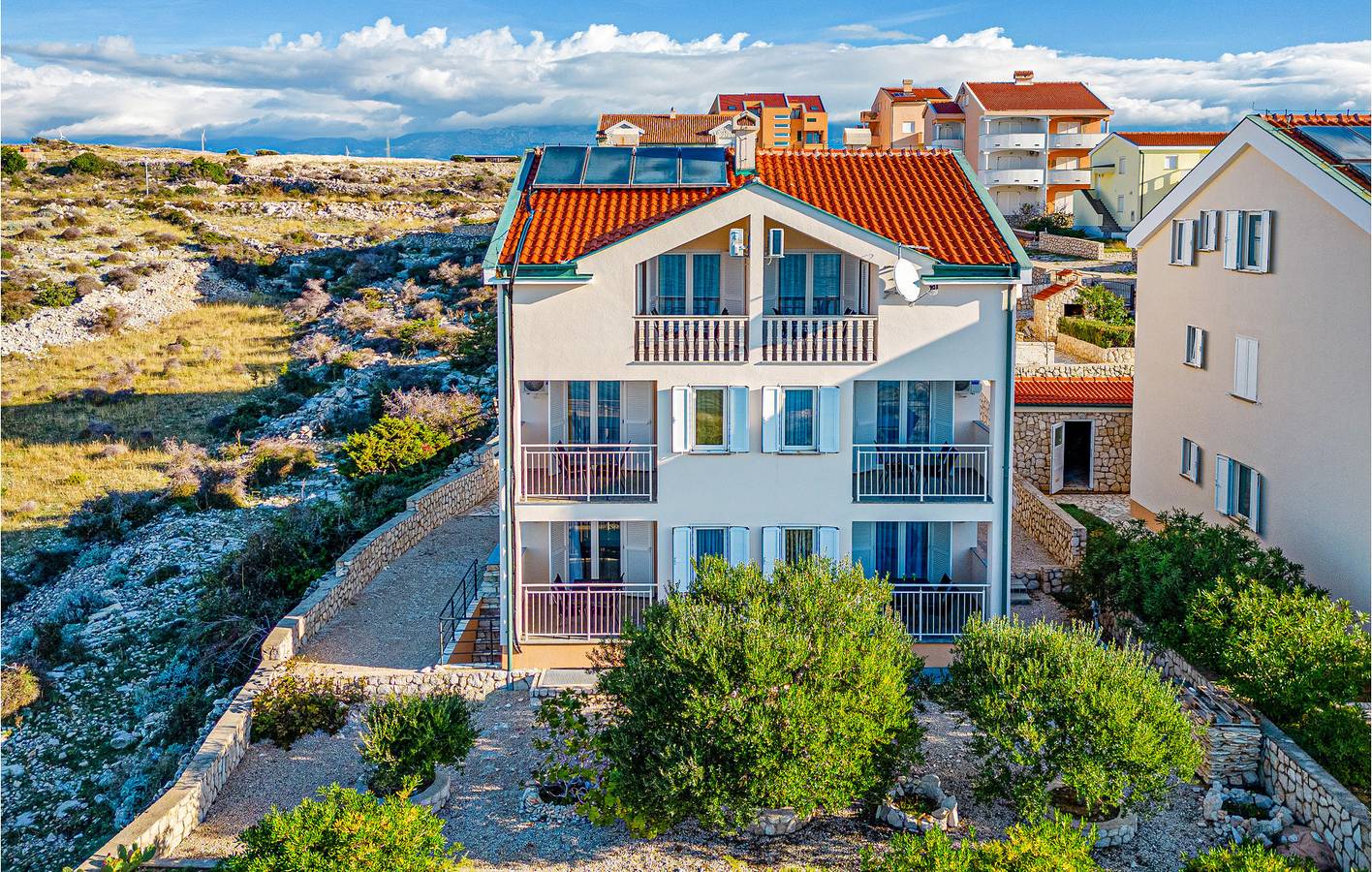 Appartement de vacances entier, Appartement confortable avec terrasse, Wi-Fi et parking, à 100 m du littoral in Ville de Pag, Pag