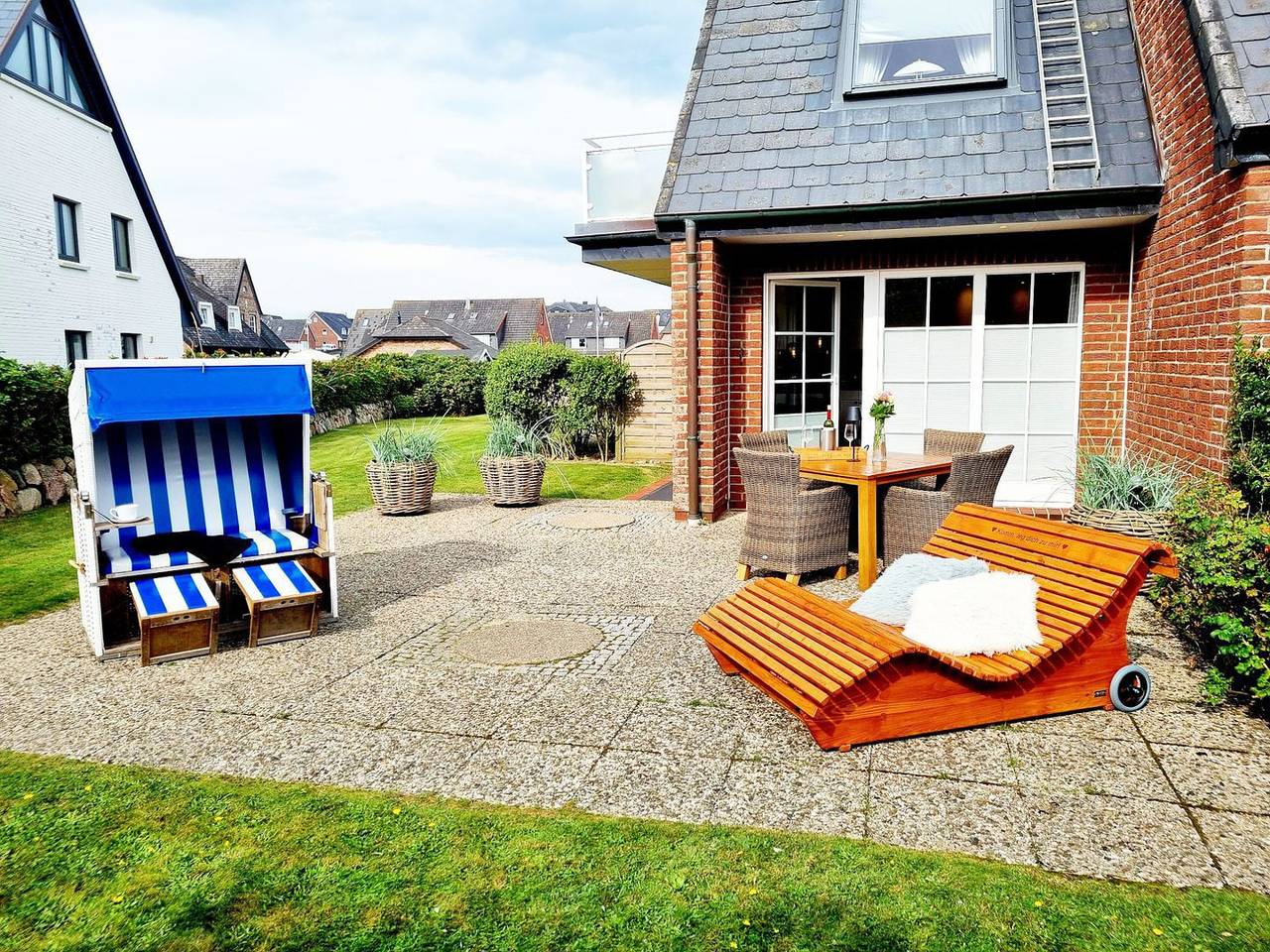 Ganze Wohnung, Neu gestaltetes Zwei-Zimmer-Appartement in zentraler Lage in Wenningstedt in Wenningstedt, Sylt