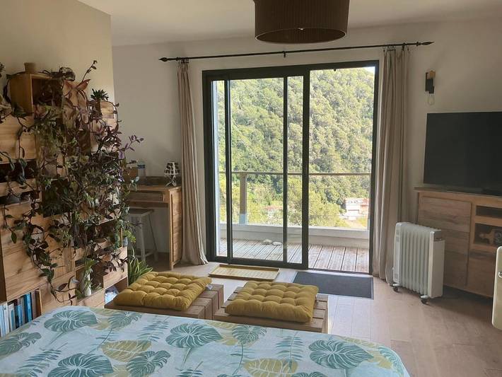 Location de vacances pour 2 personnes, avec terrasse ainsi que vue et jardin, animaux acceptés à Cantaron - 2