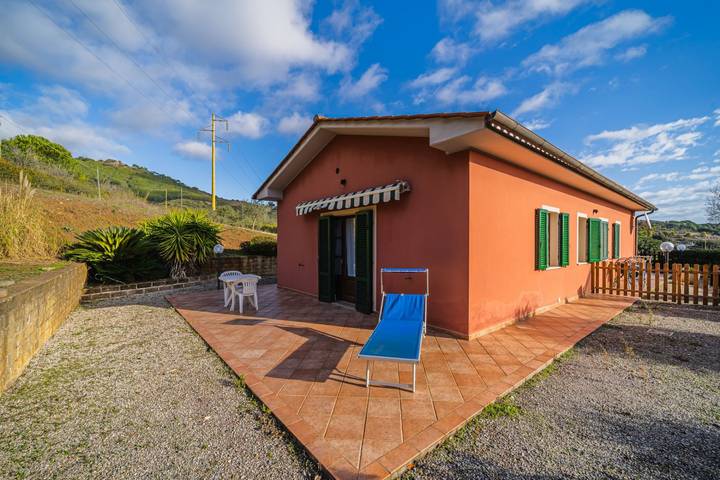 Ferienhaus für 4 Personen, mit Terrasse und Garten in Porto Azzurro