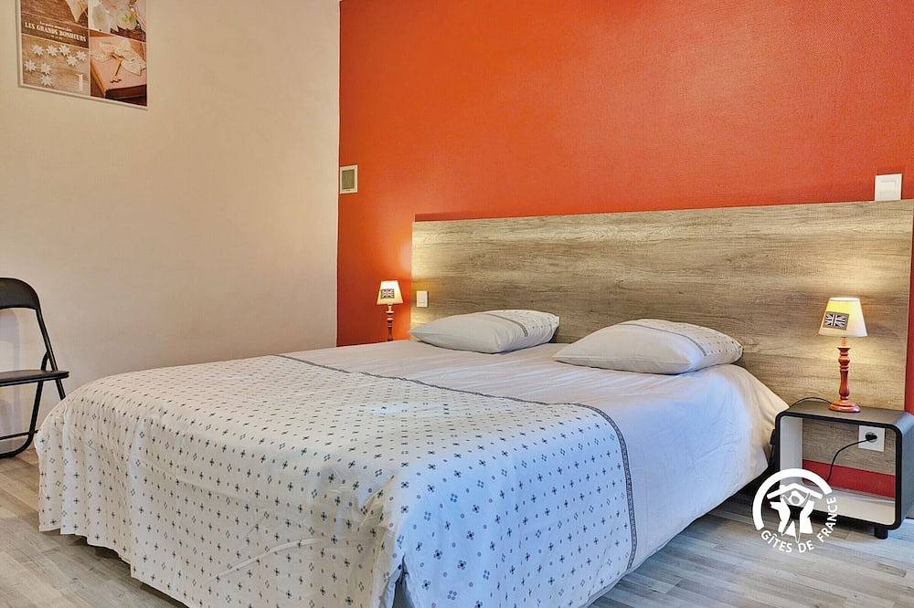 Gîte Champêtre avec Cheminée près de la Ferme – 3 Chambres, Wi-Fi, Randonnée en Mayenne in L'Huisserie, Mayenne