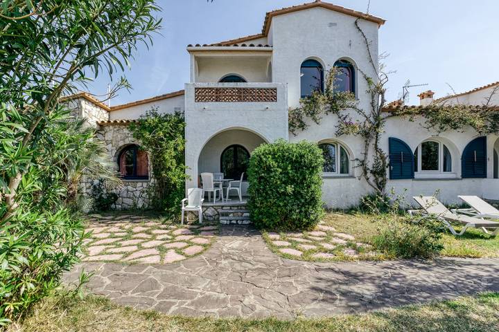 Gîte pour 6 personnes, avec jardin à Empuriabrava - 3