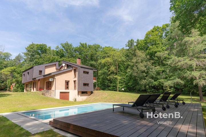 Location de vacances pour 12 personnes, avec Balcon et Terrasse ainsi que Jardin et Piscine à Feytiat