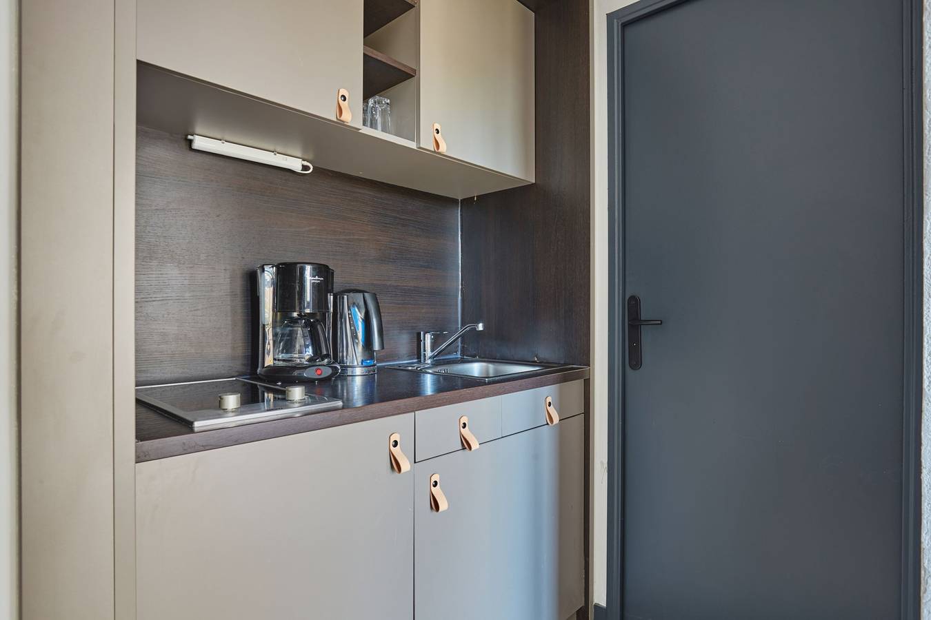 Studio entier, Studio pour 2 personnes avec piscine in Aix-en-Provence, Côte méditerranéenne (France)