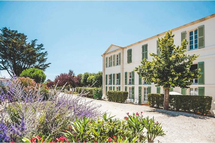 Apartment for 2 people, with Terrace and Garden as well as Pool and Sauna in Ile de Re