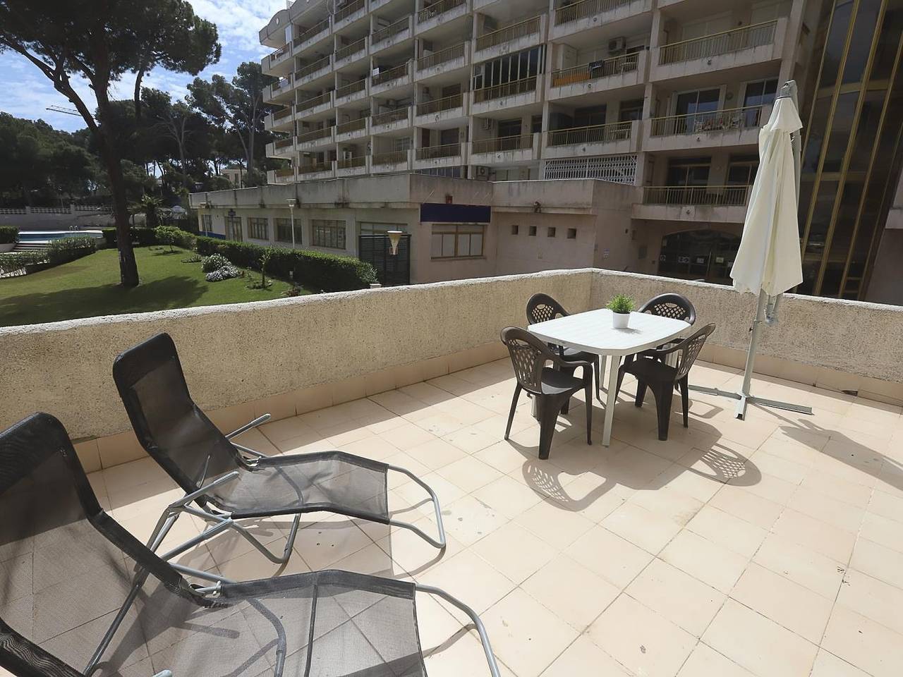 Apartamento vacacional entero, 163-Cataluña 92-112.Apartamento de un dormitorio mas camarote con amplia terraza in Salou, Costa Dorada