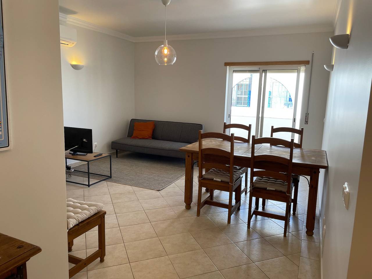 Appartement entier, Appartement 'Beachfront T1' avec balcon et Wi-Fi in Armação de Pêra (costa), Armação de Pera