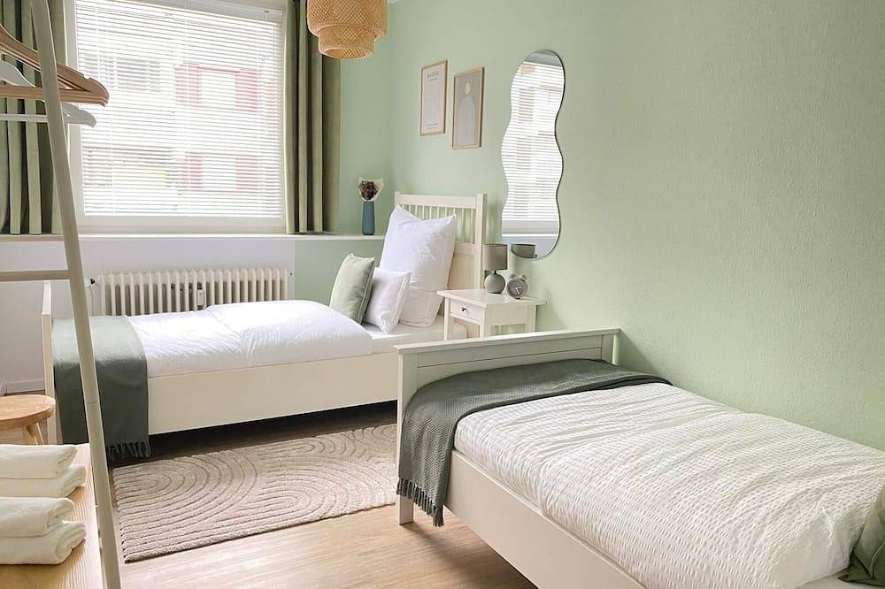 Entire apartment, Comfortable 3-room apartment in the heart of the city - 81 m², Wifi & Netflix in Linden-Limmer, Hannover