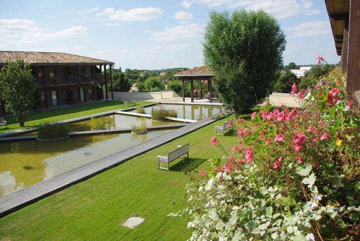 Location de vacances pour 2 personnes, avec vue et jardin dans Thermes de Jonzac - 2
