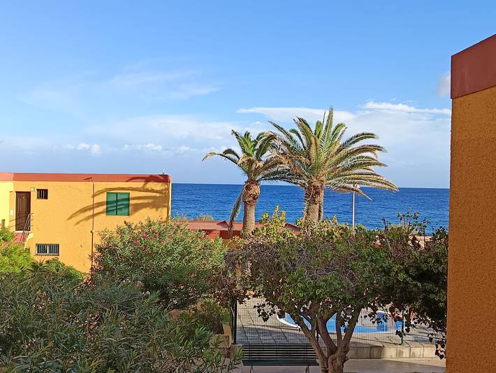 Vivienda Vacacional 'Casa Agua Y Sol 2' con Vista al Mar, Piscina Compartida y Wi-Fi in Porís de Abona, Tenerife Sur