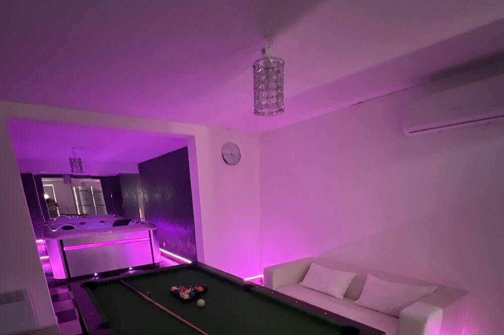 Suite de 80m2 avec jacuzzi et billard, à 30 min de Marseille in Meyrargues, Région d'Aix-en-Provence
