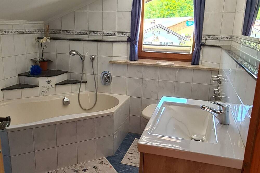 Maria Schnitzenbaumer - Schnitzenbaumer Maria in Fischbachau, Bayerische Alpen