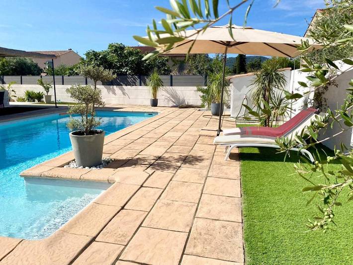 Chambre d’hôte pour 4 personnes, avec vue ainsi que jardin et piscine