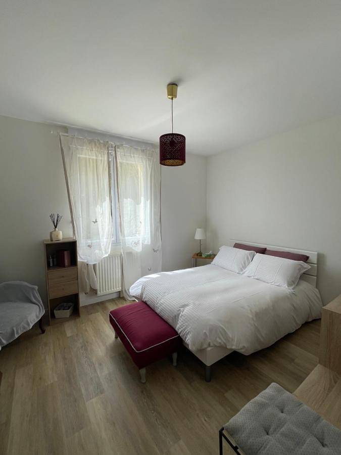 Double Room with Private Bathroom in Savigné-l'Évêque, Sarthe