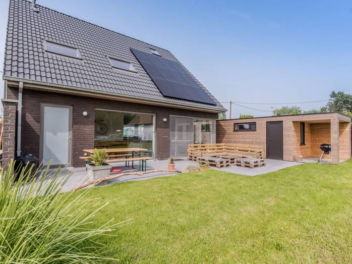 Vacation rental for 8 people, with yard and terrace in West Flanders