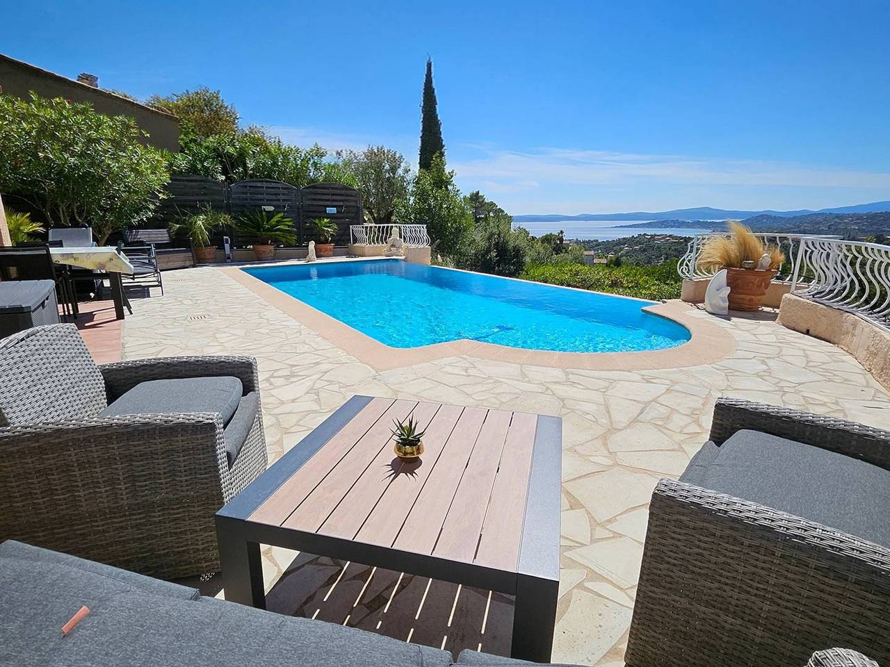 Villa avec piscine privée, climatisation et parking aux Issambres in Roquebrune-sur-Argens, Région de Draguignan