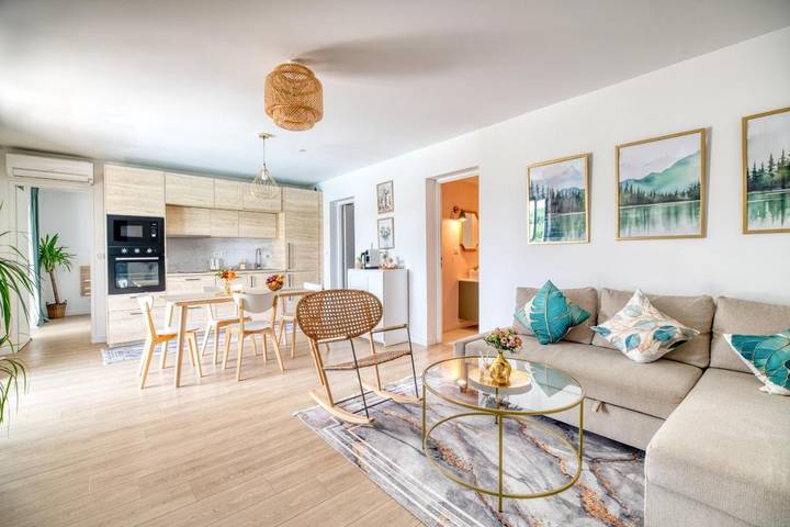 Gîte pour 4 personnes, avec jardin ainsi que vue et piscine à Aureville