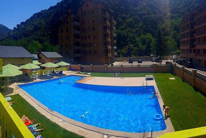 Gîte pour 6 personnes, avec terrasse et piscine à Rialp - 2