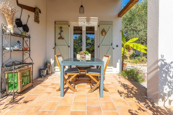 Appartamento intero, Appartamento 'Les Tarentes' con vista montagna, piscina condivisa e Wi-Fi in Cotignac, Brignoles e dintorni