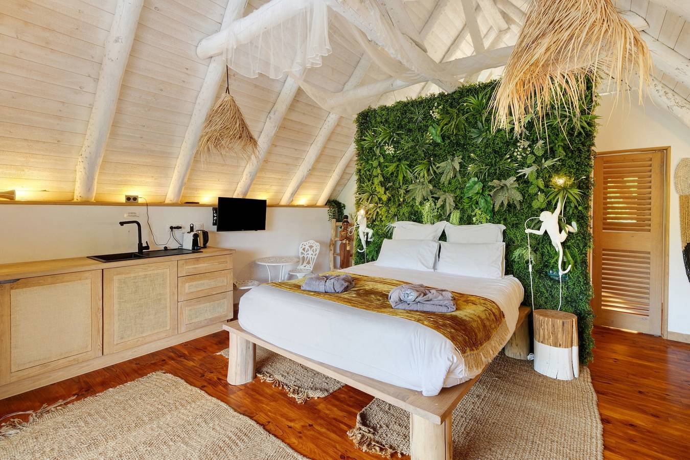 La Cabane Java – Escapade romantique en pleine nature avec spa privé, terrasse et activités in Angoisse (Dordogne), Périgord Vert