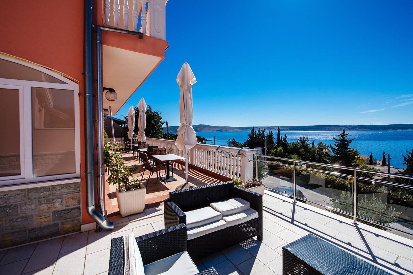 Ganze Wohnung, 2-Zimmer-Ferienwohnung mit Balkon und Meerblick Starigrad, Paklenica A-16421-a in Starigrad Paklenica, Starigrad