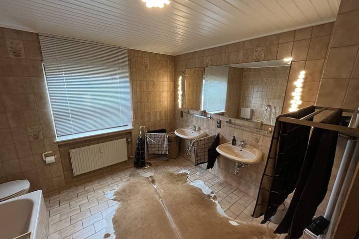 Ganze Wohnung, Gemütliches Dachgeschoss im schönen Rhön-Dorf Poppenhausen in Poppenhausen, Rhön-Hessen