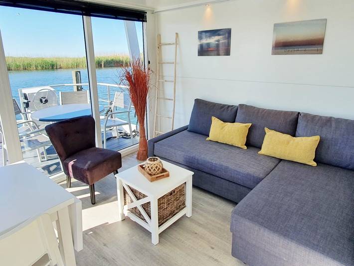 Schwimmende Lodge mit Terrasse in Lelystad in Lelystad, Markermeer