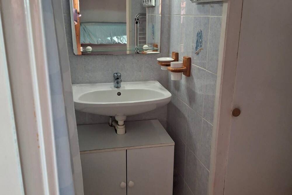Entire apartment, Charming seaside studio with swimming pool in Elne, Côte d'Améthyste