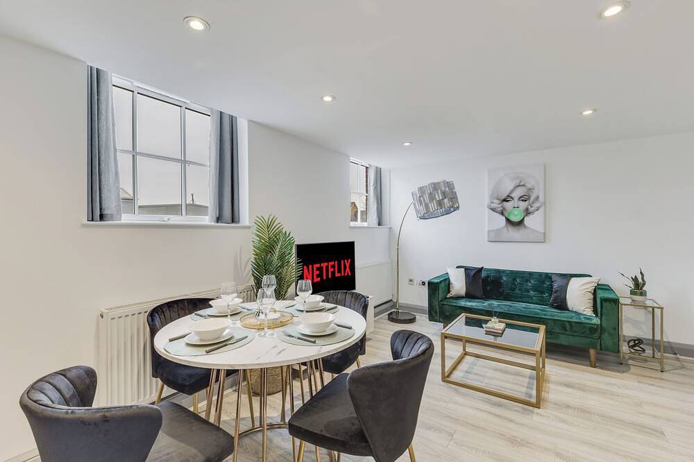 Ganze Wohnung, Stylish stay Ware town + parking in Hertfordshire